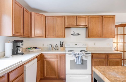 Oakley House | *New!* 5 mins to Biltmore & Asheville + Mtn Views!
