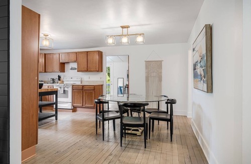 Oakley House | *New!* 5 mins to Biltmore & Asheville + Mtn Views!