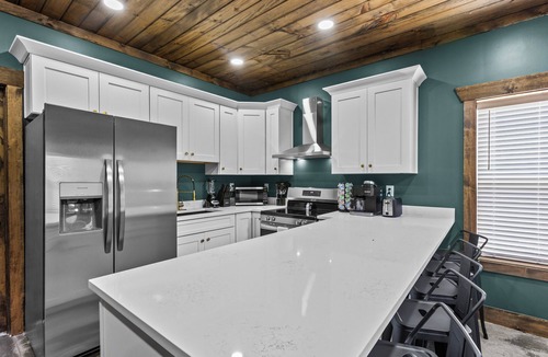 Stanton House | New Barn/Sleeps 12/2 Hot Tubs/EV Charger