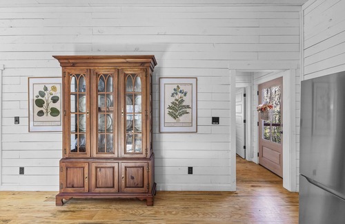 Sautee Nacoochee Cabin | NEW! Bright, Family-Friendly 4-bed cabin w/firepit, outdoor dining & games!