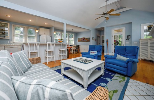New Buffalo Cottage | New Buffalo Home With Private Heated Pool!