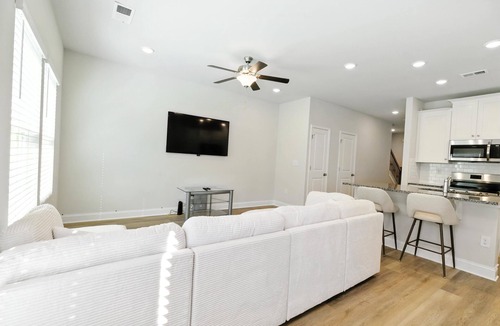 Easley House | NEW! Charming Easley Retreat with Private Yard