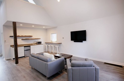 Old Louisville House | New. Clean and affordable!
