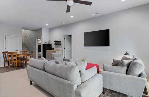 Houston House | NEW Construction! 5 bedroom 5 bathroom, private boat slip, 200 ft of shoreline