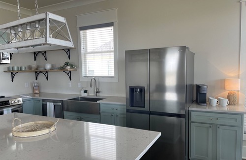 Hackberry House | New Construction Hackberry Getaway-4BR, Sleeps 9, On the Water
