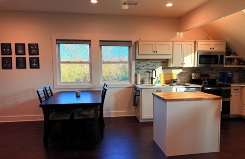 Oxford Apartment | New construction horse farm apartment 5 miles to campus- Pets allowed!