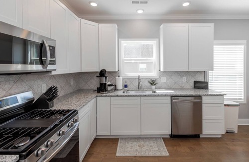 Karns House | New Construction with East Tn Decor, close to UT/Downtown/West Knoxville