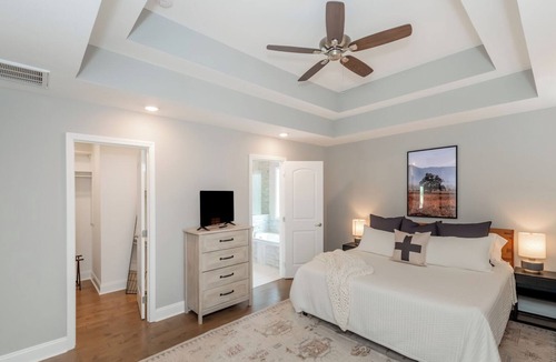 Karns House | New Construction with East Tn Decor, close to UT/Downtown/West Knoxville