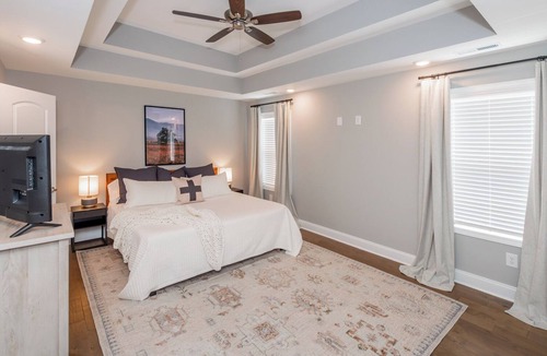 Karns House | New Construction with East Tn Decor, close to UT/Downtown/West Knoxville