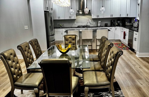 Paw Creek House | New Contemporary Vacation House Uptown Charlotte