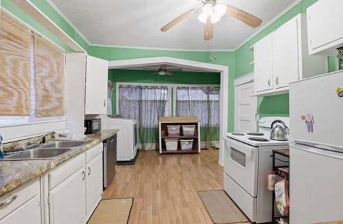 Matewan House | New! Cozy Green Cottage! 3-bedroom house in charming Matewan. Pet-Friendly!