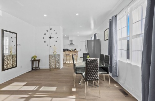 Detroit Cottage | New Downtown Lux 3BR Free Parking, AC & Wi-fi