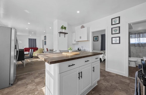 Detroit Cottage | New Downtown Lux 3BR Free Parking, AC & Wi-fi