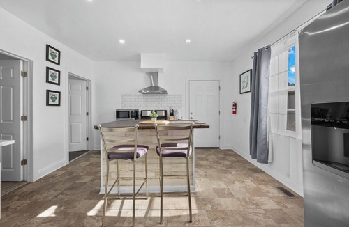 Detroit Cottage | New Downtown Lux 3BR Free Parking, AC & Wi-fi