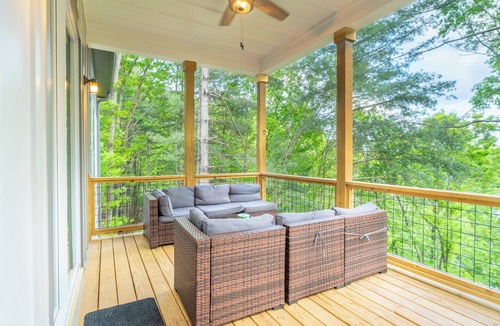 Nebo House | New four bedroom house with private dock on Lake James.