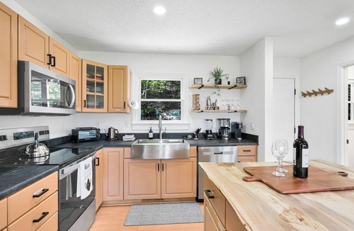 Weaverville House | New from 5 Star Hosts-Panoramic Mtn Views-Private-Peaceful on 5 acres-Convenient