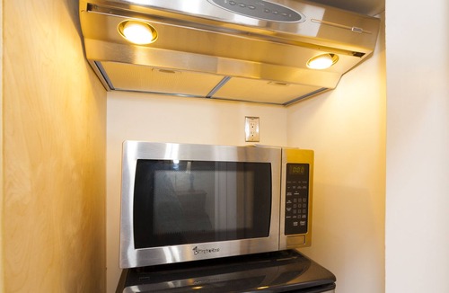 McLean Apartment | NEW! Ft Marcy 2 BR 1 LV/DRM 1 BA on Pimmit Run, hike/kayak to the Potomac River