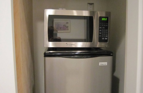 McLean Apartment | NEW! Ft Marcy 2 BR 1 LV/DRM 1 BA on Pimmit Run, hike/kayak to the Potomac River