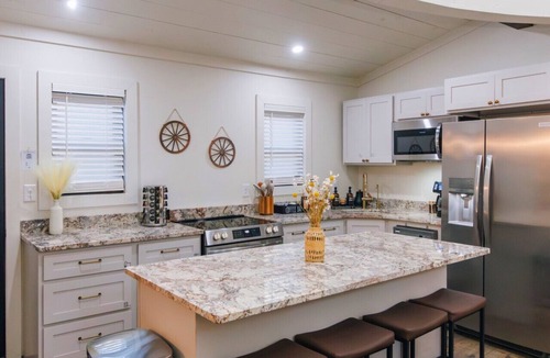 Saint Helens House | NEW KY Derby Silo | Hot Tub | 3 Kings | Yard Games
