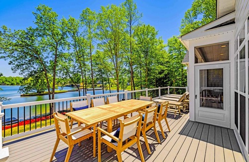Mineral House | NEW Lakefront Lake Anna, Beach, Dock, Hot Tub