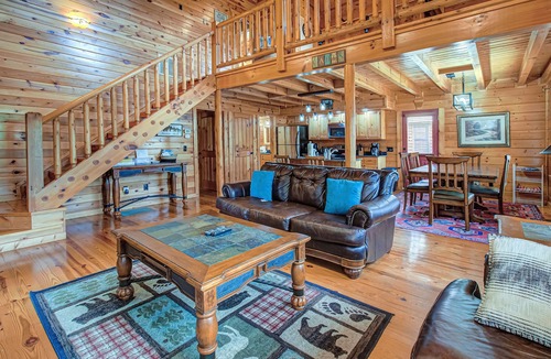 White Oak Lodge Cabin | New Listing! 2 Bedroom cabin w/game room, hot tub, mountain view, pool & gym