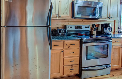 White Oak Lodge Cabin | New Listing! 2 Bedroom cabin w/game room, hot tub, mountain view, pool & gym