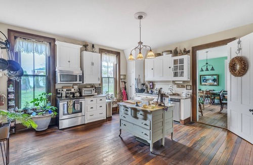 Glasgow Bed & Breakfast | NEW LISTING! DuPriest Room by Main Street Bed & Breakfast