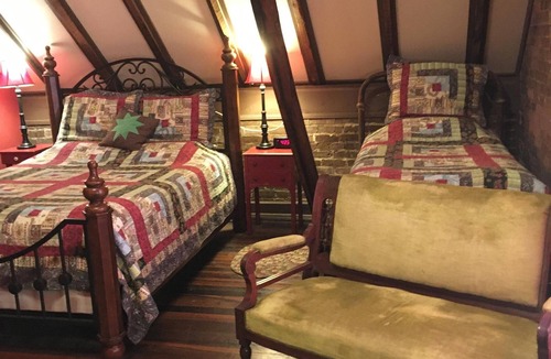 Glasgow Bed & Breakfast | NEW LISTING! DuPriest Room by Main Street Bed & Breakfast