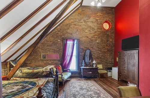 Glasgow Bed & Breakfast | NEW LISTING! DuPriest Room by Main Street Bed & Breakfast