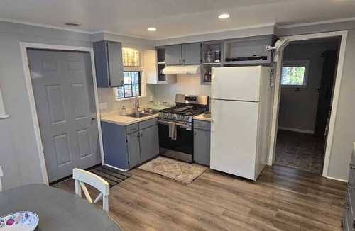 Pentwater Cottage | NEW LISTING! Pentwater Cottage Retreat - 5 min to town - Sleeps 8