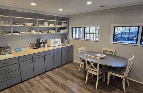 Pentwater Cottage | NEW LISTING! Pentwater Cottage Retreat - 5 min to town - Sleeps 8