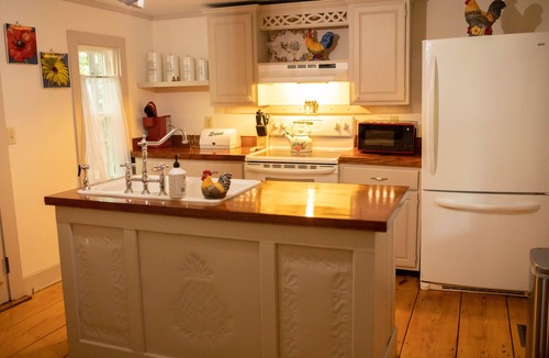Tigerville Cabin | NEW Listing! Perfect Getaway secluded-historic cabin on 5 acres 30 mins to TIEC