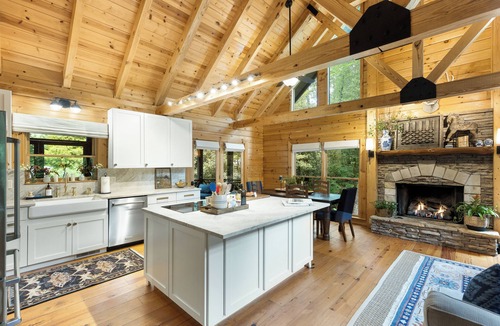 Sapphire Cabin | New Luxe Lodge-3KingEnsuites-Lake/resort Access