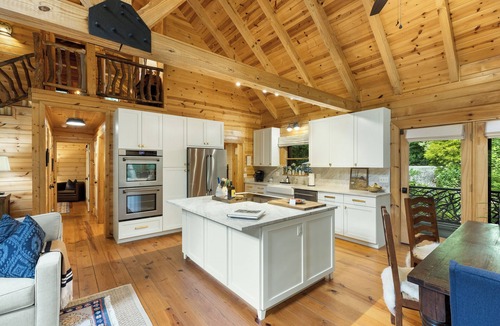 Sapphire Cabin | New Luxe Lodge-3KingEnsuites-Lake/resort Access