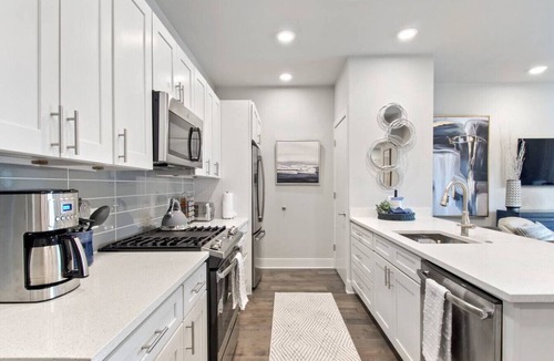 New Orleans Condo | New Luxurious & Beautiful! - 2br/2ba w/Pool!