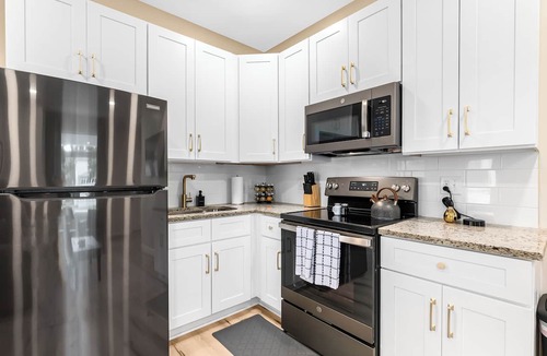 Mount Clemens Apartment | New! Luxury 1BR Flat near Downtown Mount Clemens