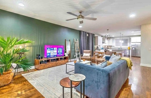 South Nashville House | New Luxury Home! 10 Beds! Baller game room!