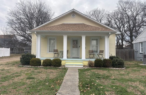 Paducah House | NEW! Midtown Bliss- 2 bed house with WiFi, within 5 minutes of Downtown Paducah
