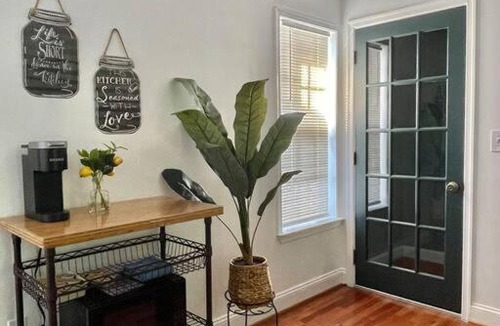 West Falls Church Apartment | New, Modern, 3 bed/3 bath Apt, 10 miles to DC!