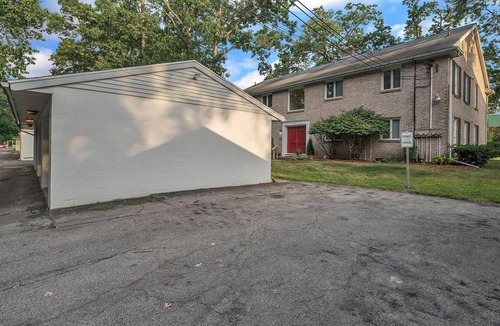 Bedford Apartment | NEW! Modern Loft 15 Min to Downtown Toledo