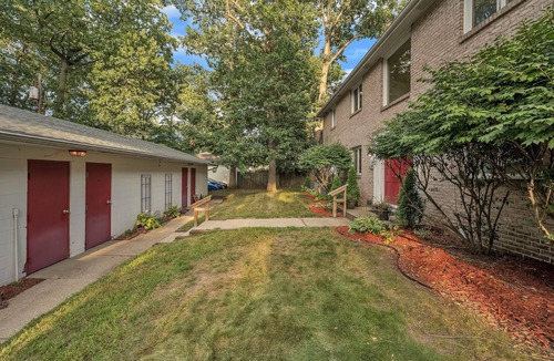 Bedford Apartment | NEW! Modern Loft 15 Min to Downtown Toledo