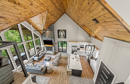 Gatlinburg Villa | New Modern Ultra Luxury Villa in Gatlinburg Mountain Views