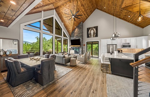 Gatlinburg Villa | New Modern Ultra Luxury Villa in Gatlinburg Mountain Views