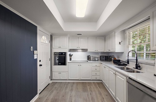 Tougaloo House | NEW - Moody BBQ Retreat w/Covered Patio