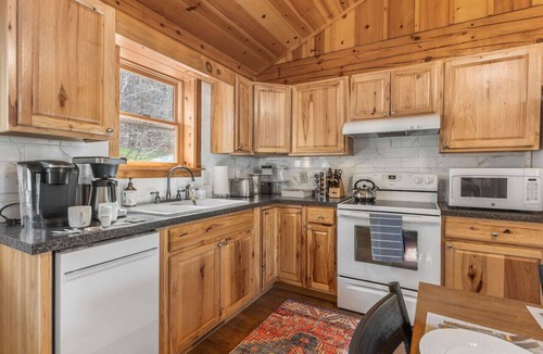 Stanley Cabin | New/MountainViews/Rustic/HotTub