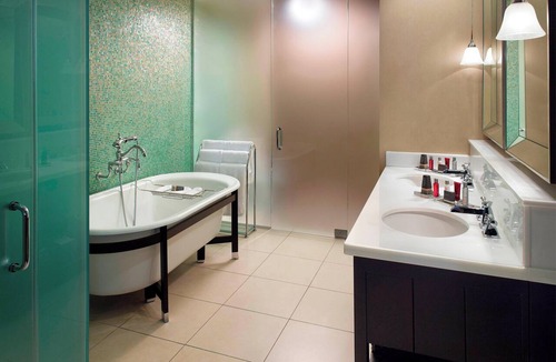 Metairie Hotel | New Orleans Marriott Metairie at Lakeway