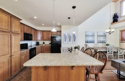 Wolf Laurel Cabin | New! Peaceful Mountain Views, Deck, Trails nearby, Pool Table.