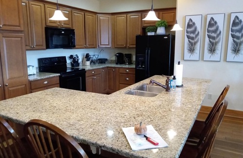 Wolf Laurel Cabin | New! Peaceful Mountain Views, Deck, Trails nearby, Pool Table.