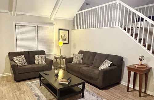 North Charleston House | NEW! Pet Friendly Retreat Near Navy Base and CHS