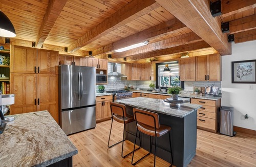 Casar Cabin | NEW! Pine Mountain Lodge Game Room & Wrap-Around Porch